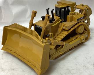 NORSCOT CATERPILLAR DIE CAST EXCAVATOR