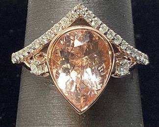 14KT TWO TONE GOLD MORGANITE & DIAMOND RING, SIZE 7 2.51cts MORGANITE, 0.30cts DIAMONDS, 4.2g TOTAL WEIGH
GGA APPRAISAL $6,430.00, 