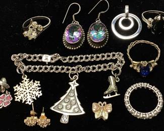 ASSORTED STERLING SILVER JEWELRY, RINGS,
