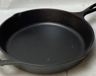 LODGE #3 CAST IRON FRYING PAN, 10