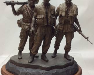VIETNAM MEMORIAL STATUE FRANKLIN MINT,