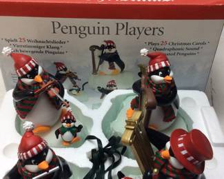 MR. CHRISTMAS PENGUIN PLAYERS MUSICAL 25