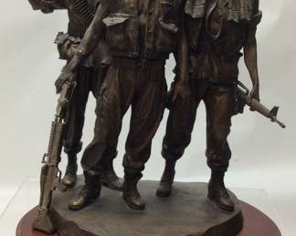 VIETNAM MEMORIAL STATUE FRANKLIN MINT,