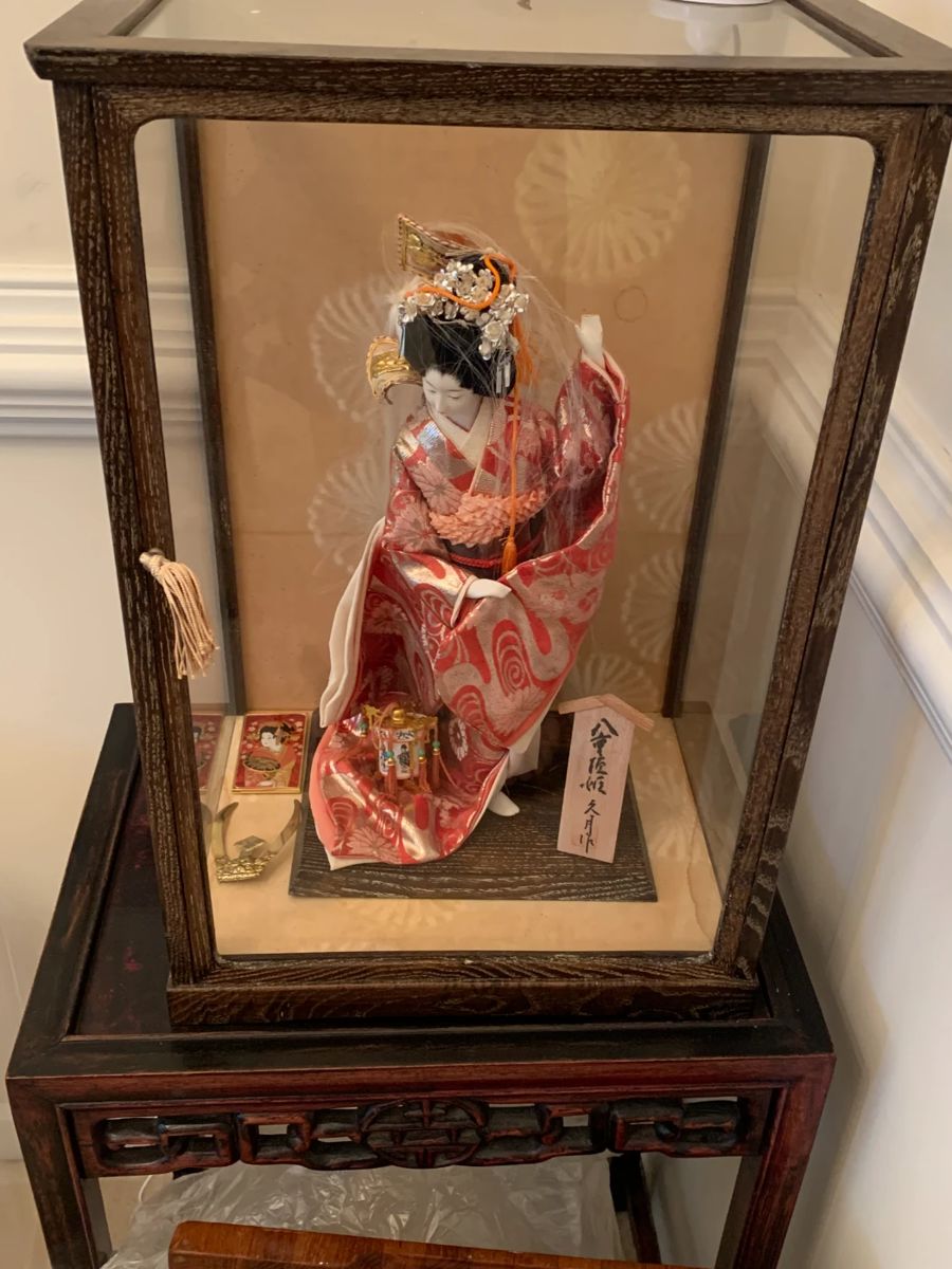 Vintage Japanese Geisha Doll in Wood & Glass case
