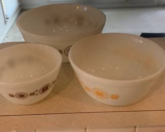 Vintage Pyrex Pieces