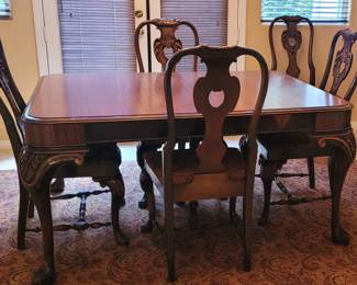 Stunning Berkey and Gay dining table, 6 chairs, leaves