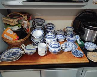 Lots of usable blue Chinese pottery-tea set-