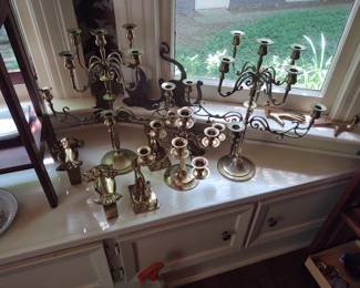 Large amount of brass home décor 