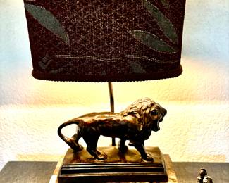 Stately lion on marble base lamp