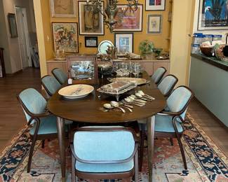 Dining Table and Chairs ny Knoll