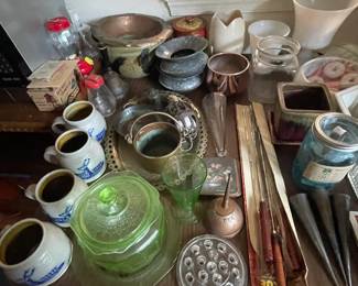 Assorted vintage items.