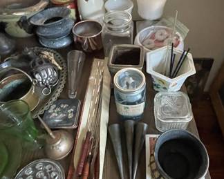 Assorted vintage items.