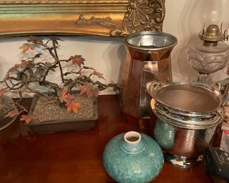 Vases and oil lamps.