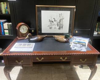 Handsome writing desk