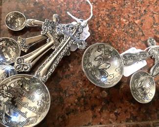 Measuring spoons