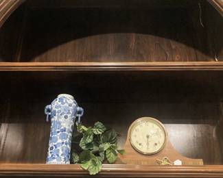 Blue & white vase; mantel clock