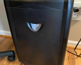 Amazon Basics 12-sheet paper shredder