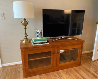 Samsung TV UN40H6350AF, Entertainment Center, Table Lamp