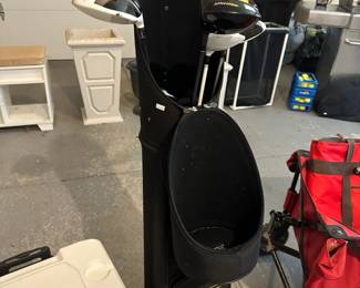 Golf club brands like TaylorMade, Callaway, Cleveland, Quest wagon