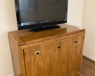 Vizio TV, Drexel Vtg Dry Bar Console