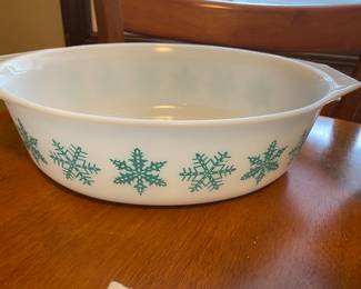 Vintage Pyrex Snowflake Casserole with Glass Lid