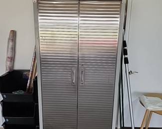 Storage cabinet