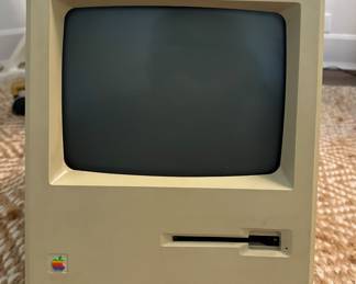 Apple Macintosh 128K M0001 Computer (1984) with Original Packaging. Photo 1 of 3. 