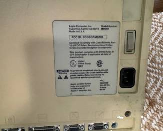 Apple Macintosh 128K M0001 Computer (1984) with Original Packaging. Photo 2 of 3. 