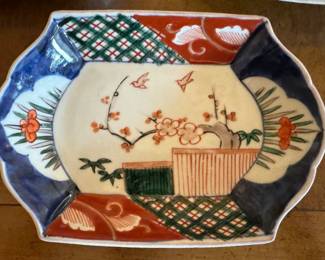 Set of 5 Japanese Imari Dishes. Each Measures 7" x 5". Photo 2 of 5. 