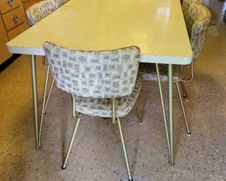 Absolutely Beautiful Mid Century Modern kitchen dinette table and 6 chairs. Chrome and formica. All in amazing condition!!