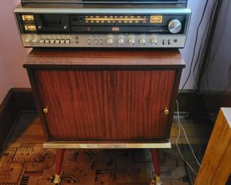 Vintage Magnavox stereo with matching speakers. 