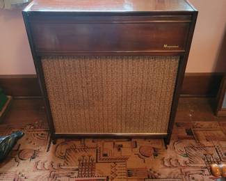 Gorgeous Magnavox record player!