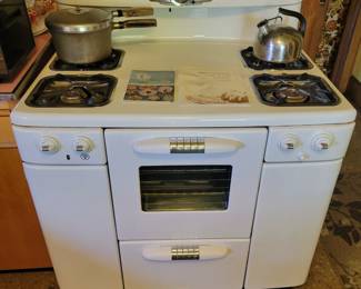 Beautiful! Tappan Gas Stove c1950 Deluxe. Very Good Condition!