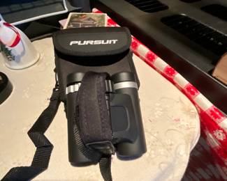 Pursuit binoculars