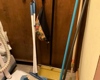 Bar area - cleaning supplies