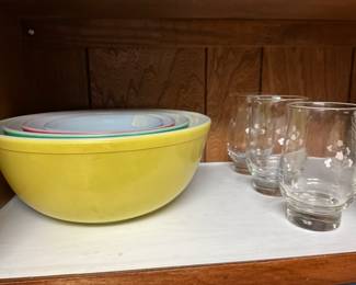 Pyrex bowl set - glasses