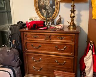 5 drawer chest - pictures, lamp & miscellaneous