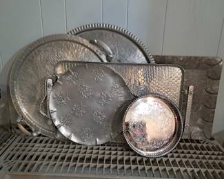 Aluminum trays, timeless pieces for entertaining 