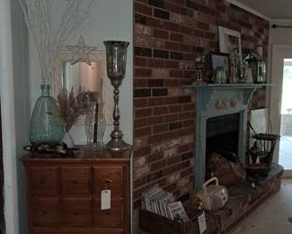 Cute little chest of drawers it could be used in an entryway and a bathroom and a bedroom