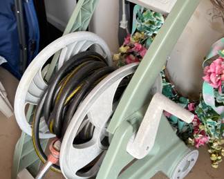 Garden hose spool