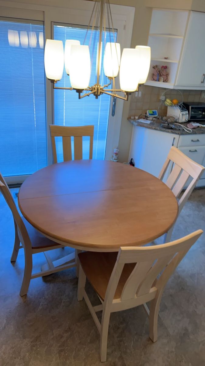  01 John Thomas Kitchen Table and Chairs