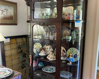 Curved glass curio
