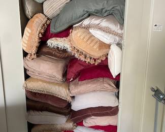 Tons of toss pillows