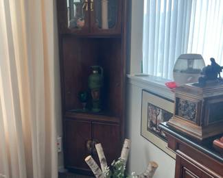 Corner cabinet 
