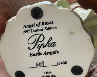 Several pipka pieces Santa’s 