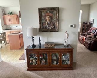 Low profile curio cabinet 