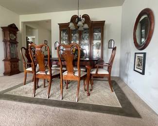 Beautiful Queen Anne cherry dining set 