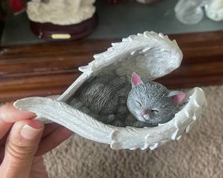 Cat figurine 