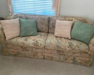 2 love seats and decotator pillows