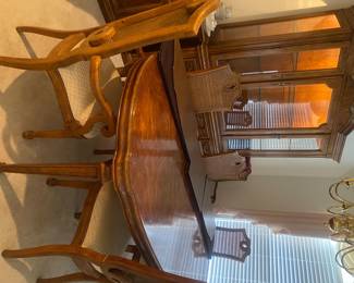 Lighted China cabinet, inlaid wood table with 2 leaves and protective pads, 8 chairs 2 are arm chairs!Thomasville vintage ser